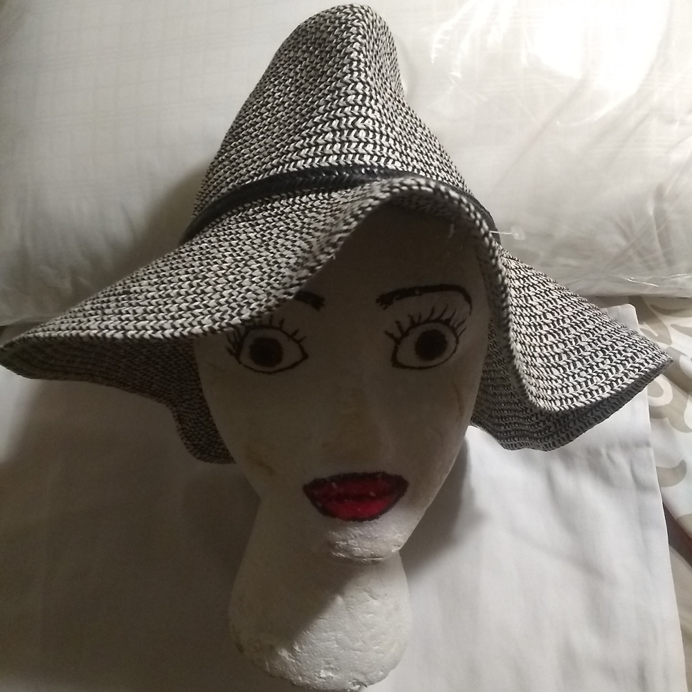 Abercrombie & Fitch Hat View 2